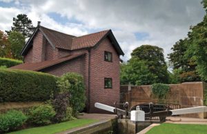 HF30-Heart-brick-Old-Castle